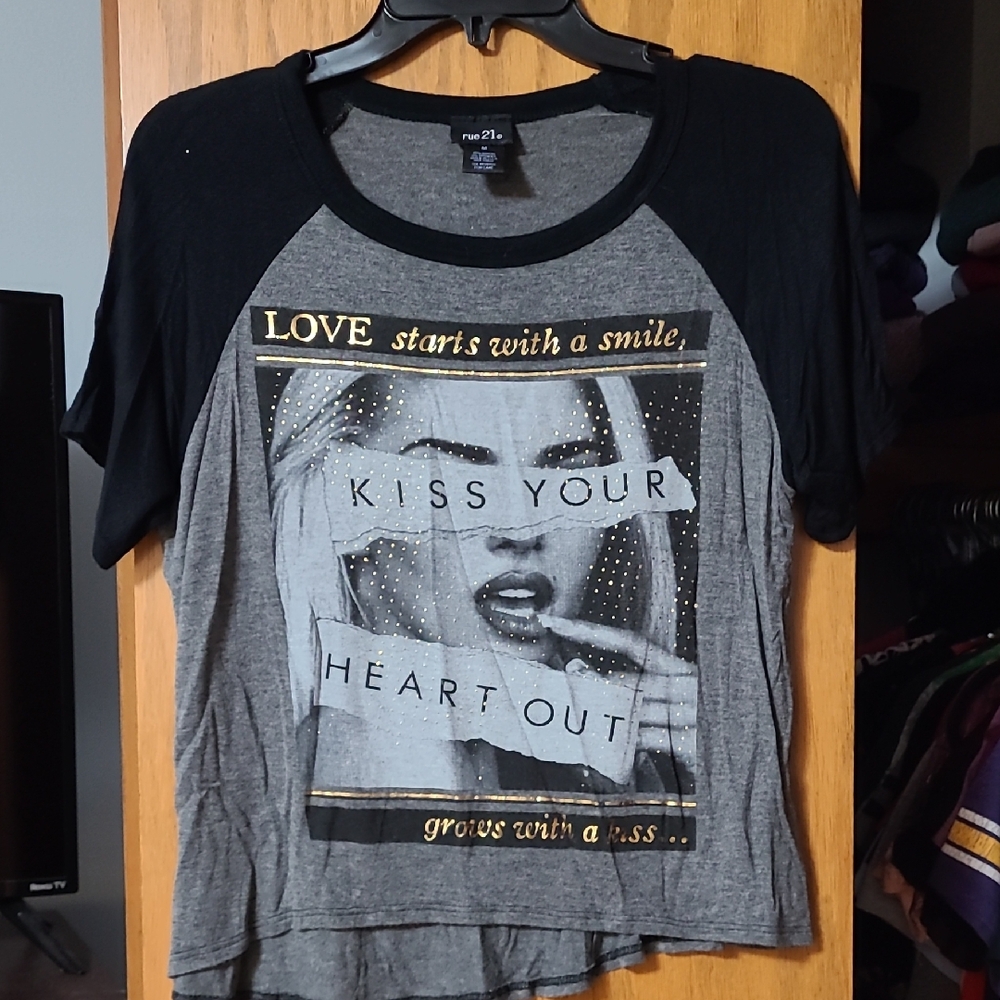 Rue21 Black and Gray Graphic Tee